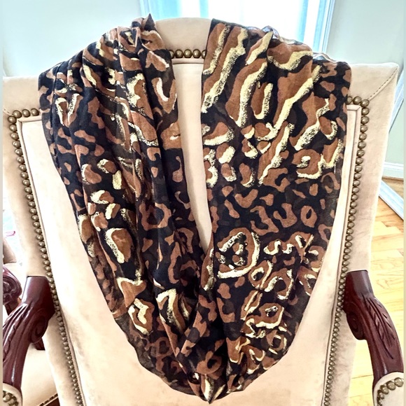 Dana Buchman Large Infinity Scarf in Brown Light Brown metallic Gold Leopard - Picture 7 of 9